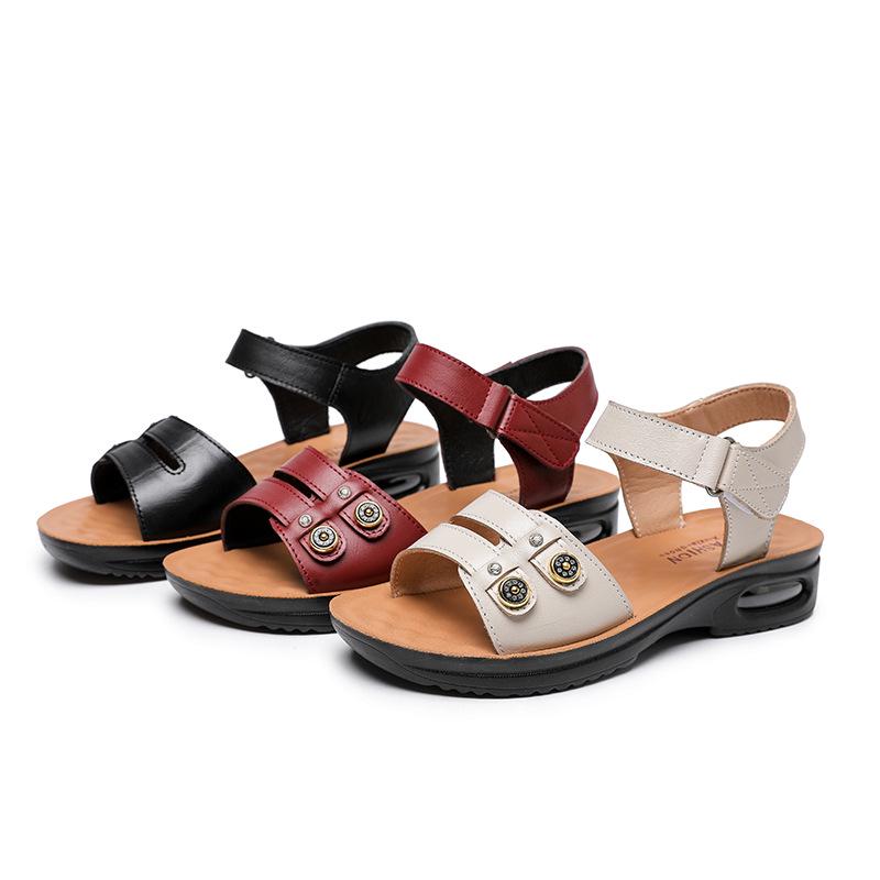 Flache rutschfeste Sandalen für Damen im Sommer für Frauen mittleren Alters, weiches Leder mit Luftkissen