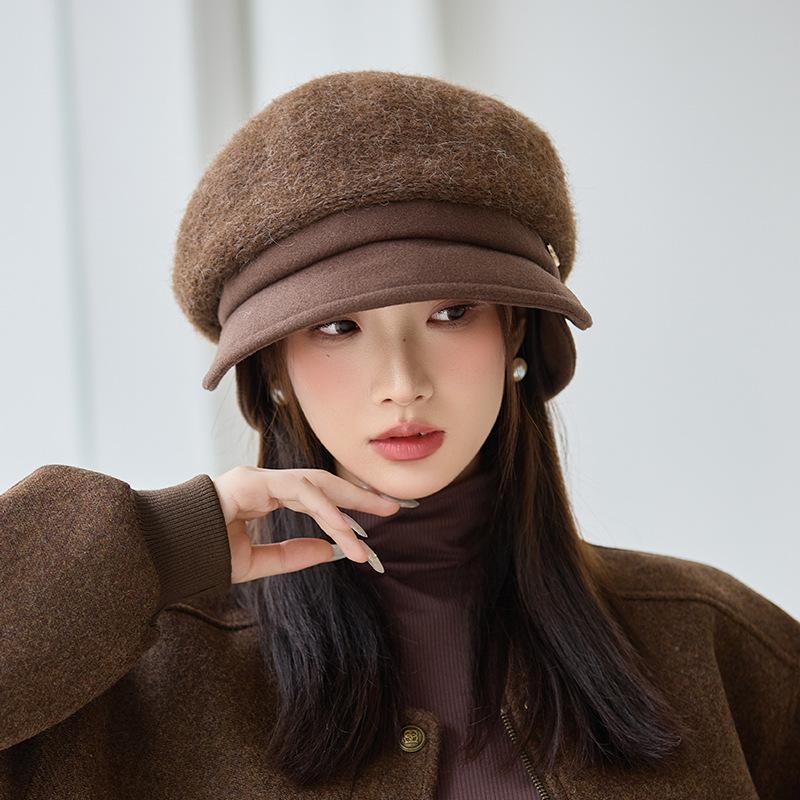 Autumn and Winter Hats for Women's Metal Label Beret Casual Fashion Versatile Painter Hat British Style Warm Hat