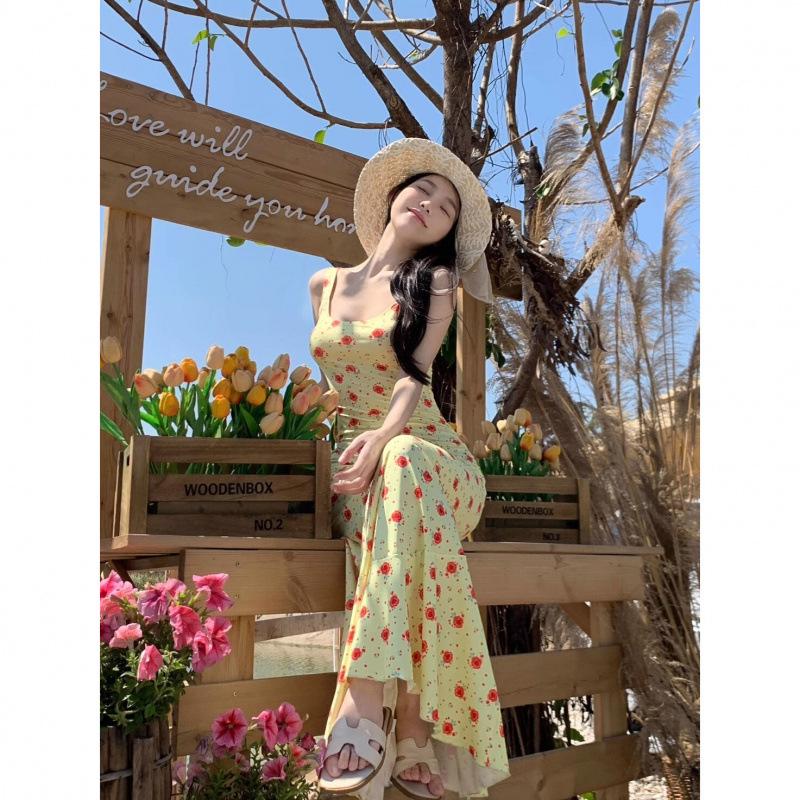2025 French Seaside Floral Maxi Dress: Elegant Retro Slimming Summer Style with Spaghetti Straps