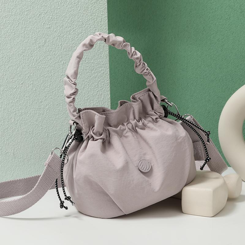 Geraffte Zugbeutel-Tasche mit gerafftem Griff Abnehmbarer Riemen Nylon Umhängetasche für den lässigen Alltag
