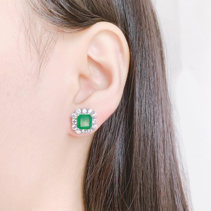 European American Retro Vintage Stud Earrings Popular Simulated Emerald Jewelry Geometric Pattern Trendy Brass Material for Gift