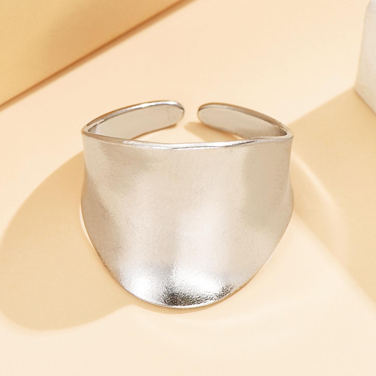 Minimalist Geometric Smooth 18K Gold-Plated Titanium Steel Ring for Women - No Fading