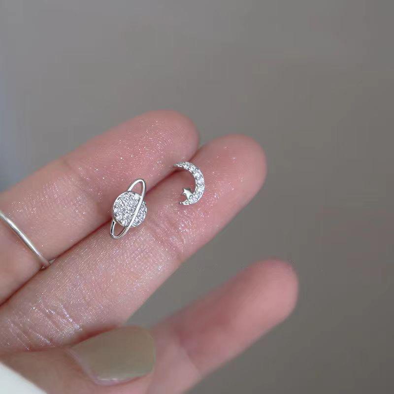 Kadınlar İçin Sade Piercing Küpe Uçları Yıldız Ay Zirkon Gümüş Renkli İğneler Tragus Kıkırdak Asimetri Pendiente İnce Takı