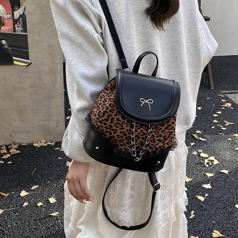 College student schoolbag backpack women's 2025 new bag large capacity class commute light leopard print travel backpack