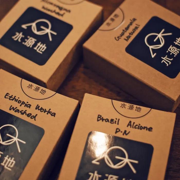 Snadno pitelná káva typu immersion-type drip bag ze zdroje