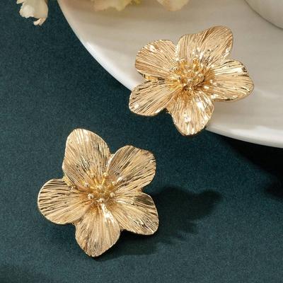 Exaggerated Gold Color Metal Flower Stud Earrings For Women French Style Retro Design Statement Earring Daily Wear Jewelry Gifts