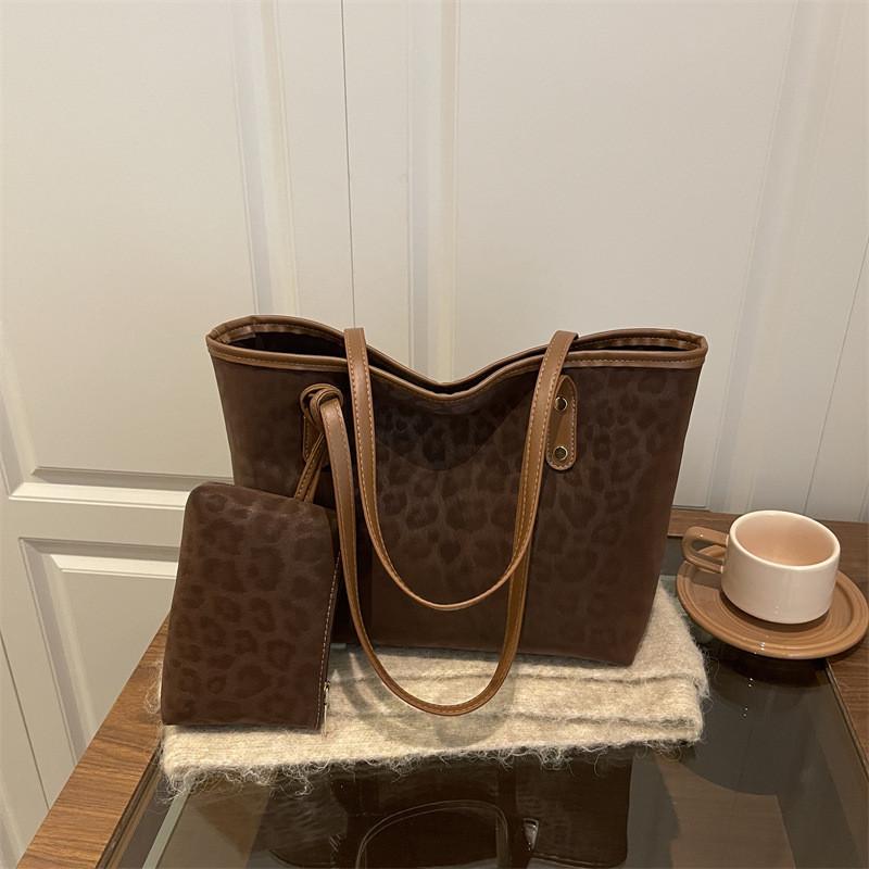 Street Style Leopard Print Tote Bag With Zipper Closure For Daily Use