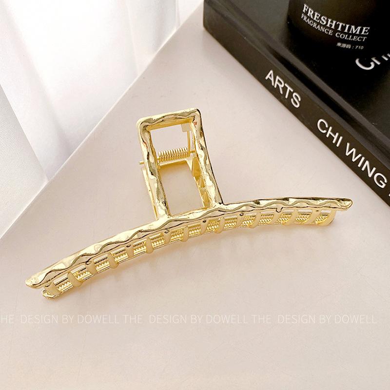 

Trendy Oversized Hair Claw Clip In Alloy Ideal For Women Stylish Versatile Hair Decoration Gold 11cm