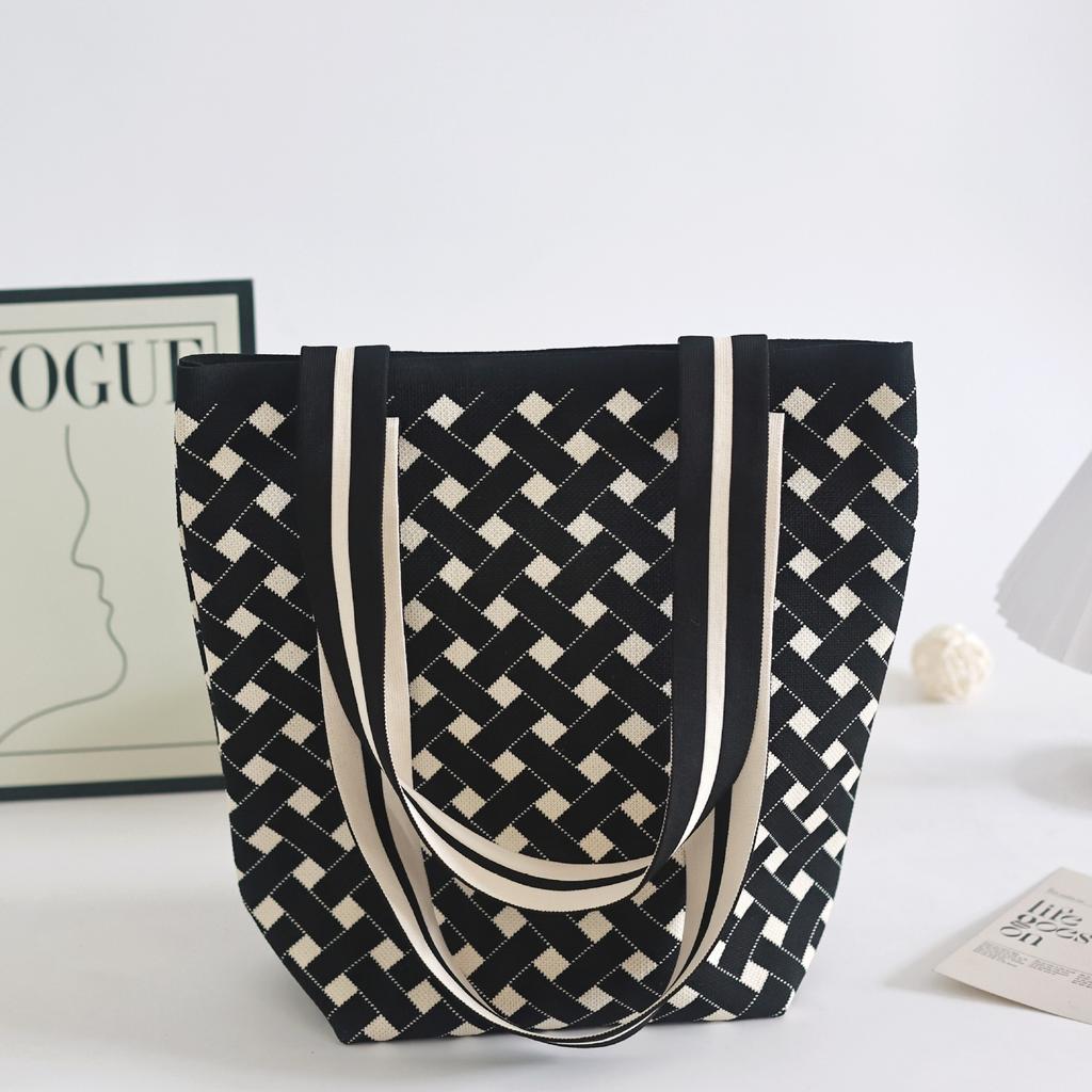 New Women's Knitted Shoulder Bag Large Capacity Bucket Bag for Shopping Commute Crossbody