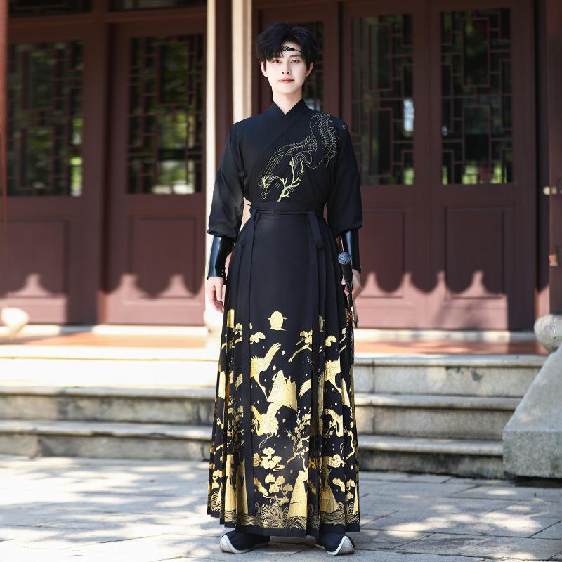 

Элегантный черный ханьфу: Дизайн с журавлями с золотым тиснением, Комплект больших размеров для пары, Традиционная китайская юбка для женщин 4XL