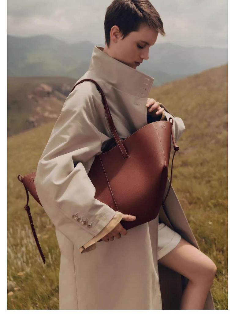 Polen Wings Cyme Light Luxury Retro French Tote & Shoulder Bag