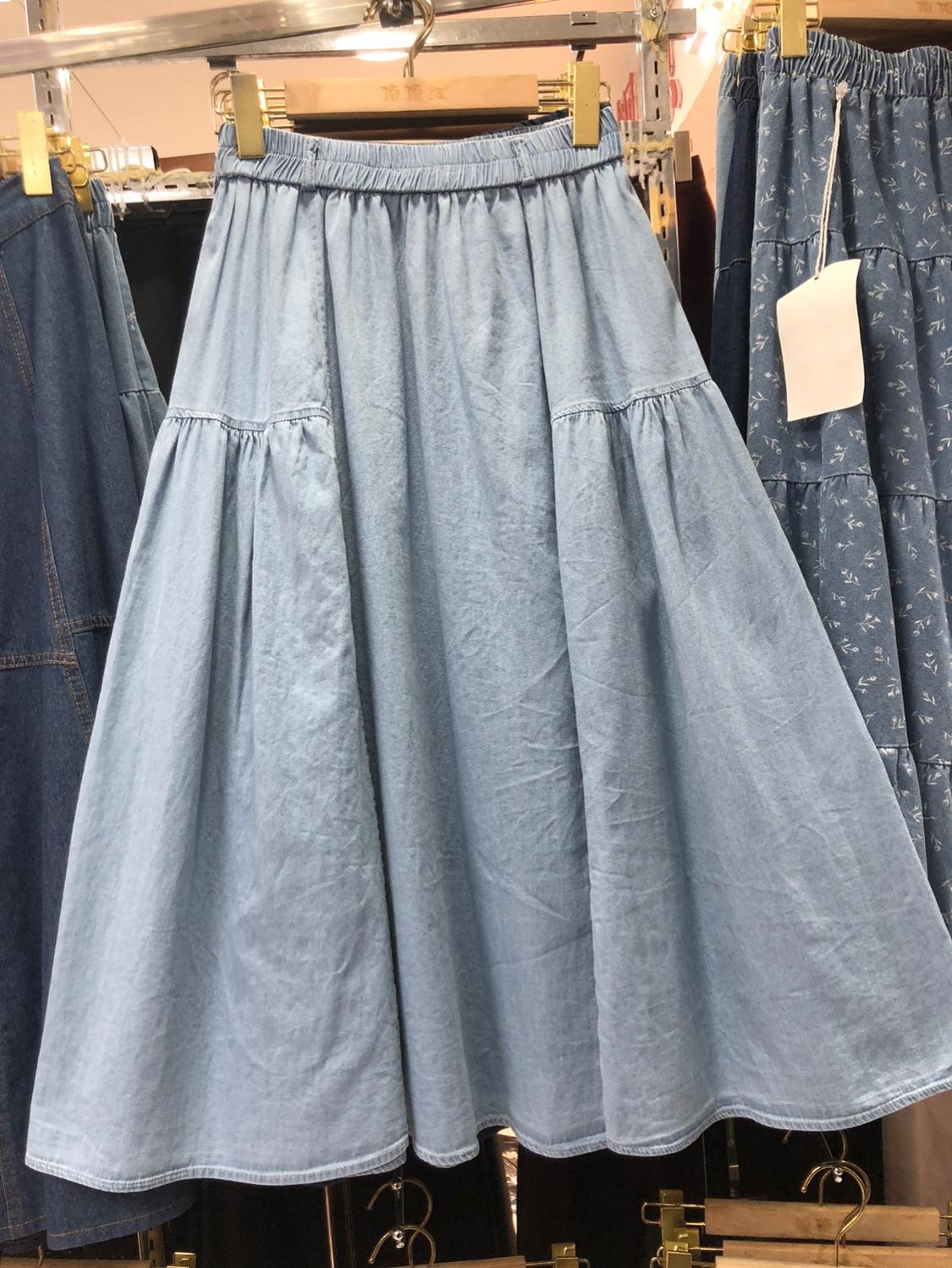 

2025 ранняя весна простая джинсовая юбка с плиссировкой женская повседневная юбка средней и длинной длины омолаживающая юбка с большим маятником А-образной формы average size