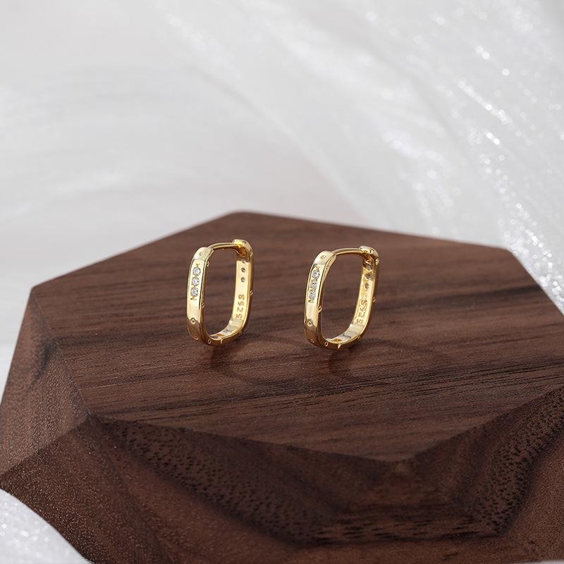 

Бриллиант в квадрате Ушная пряжка Маленький свежий и милый стиль Простая и универсальная Высококлассная ушная пряжка