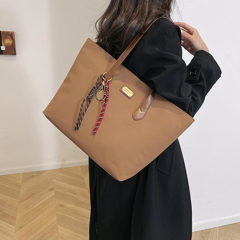 

В этом году популярная женская сумка-тоут большой вместимости 2025, новая, повседневная, простая сумка под мышку, модная, универсальная, для поездок на работу, на плечо 44*15*29