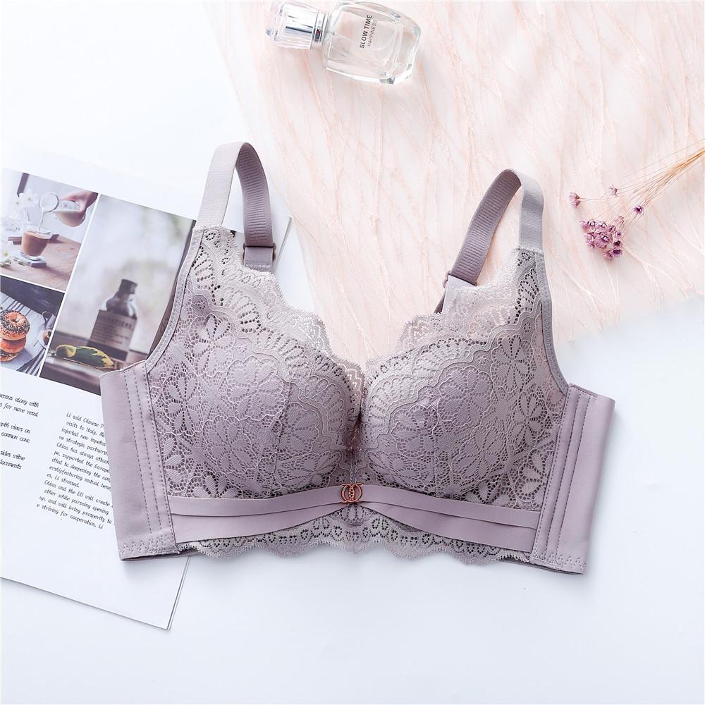 Koronkowy biustonosz bez fiszbin dla małych piersi, który podnosi i wspiera boczne piersi.