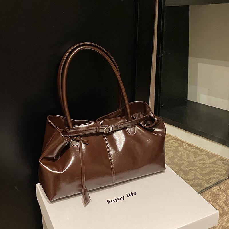 2025 Retro Oil Wax Leather Tote: Large Capacity Autumn/Winter Bag for Women - Single Shoulder or Handheld Commute Style