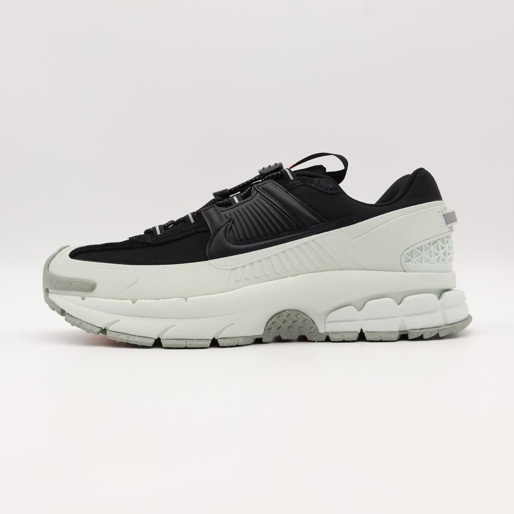 FV2295-001 Nike Zoom Vomero 5 Roam Black Light Silver (Herren)