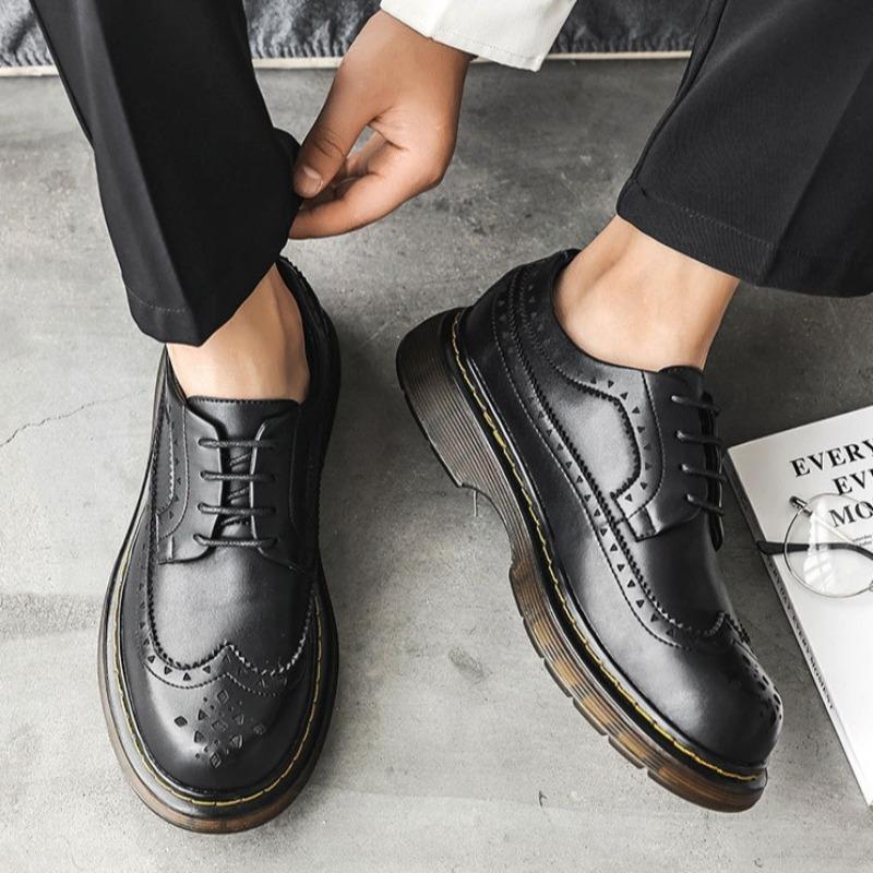 Fashion High Quality Shoes Men Leather Original New Carved Design Men Leather Shoes Casual Retro Luxury Shoes for Men Zapatos De Hombre