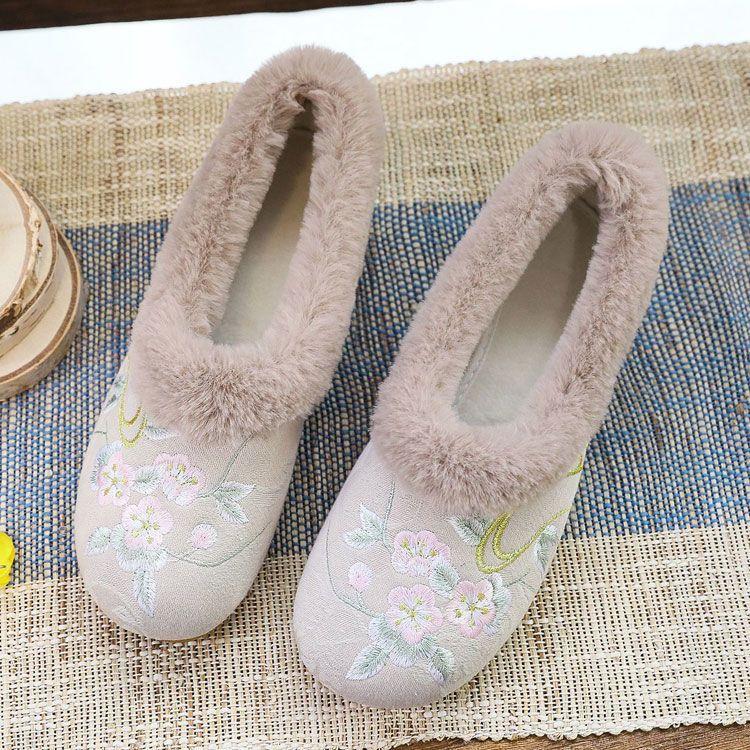 Women's Snow Boots Autumn New Plush Inner Lining Women's Cloth Shoes Retro National Style Low Heel Embroidered Shoes