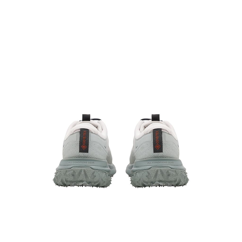 Nike ACG Mountain Fly 2 Low GORE-TEX Plata Fantasma Plata Ligera Zapatillas de Hombre Gris Mica-Verde Gris Humo Oscuro HF6245-003