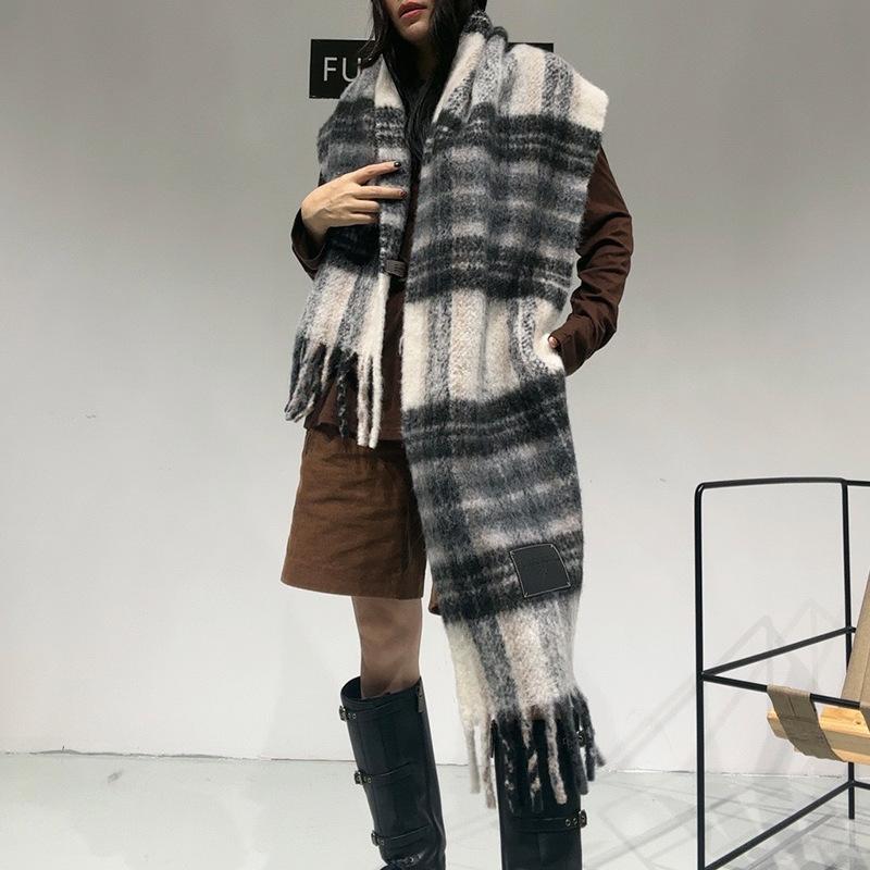 New plaid wool niche contrasting scarf women's autumn and winter thickened warm scarf high-end fringed shawl