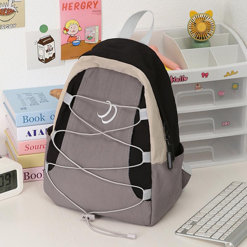 

Casual lightweight backpack Korean version of the new simple outdoor backpack waterproof nylon schoolbag primary school students travel черный серый