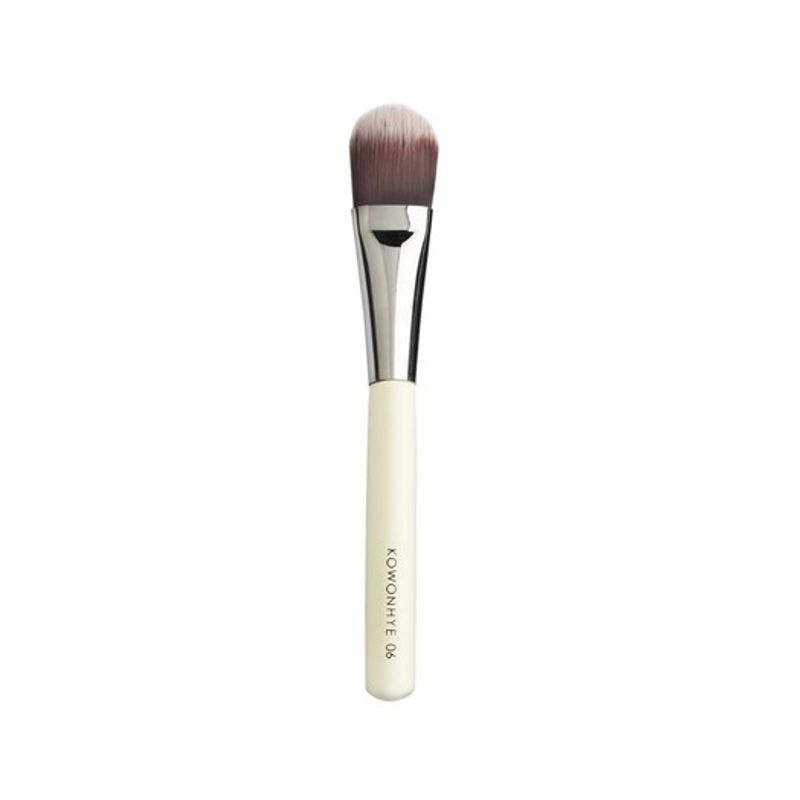 

Go Won-hye Foundation Brush 06