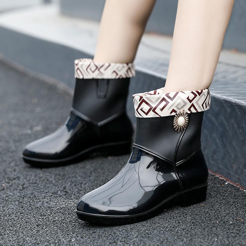 Fashion Rain Shoes Women's Medium Tube Water Shoes Student Rain Boots Women's Waterproof Outdoor Work Rubber Shoes Fashion