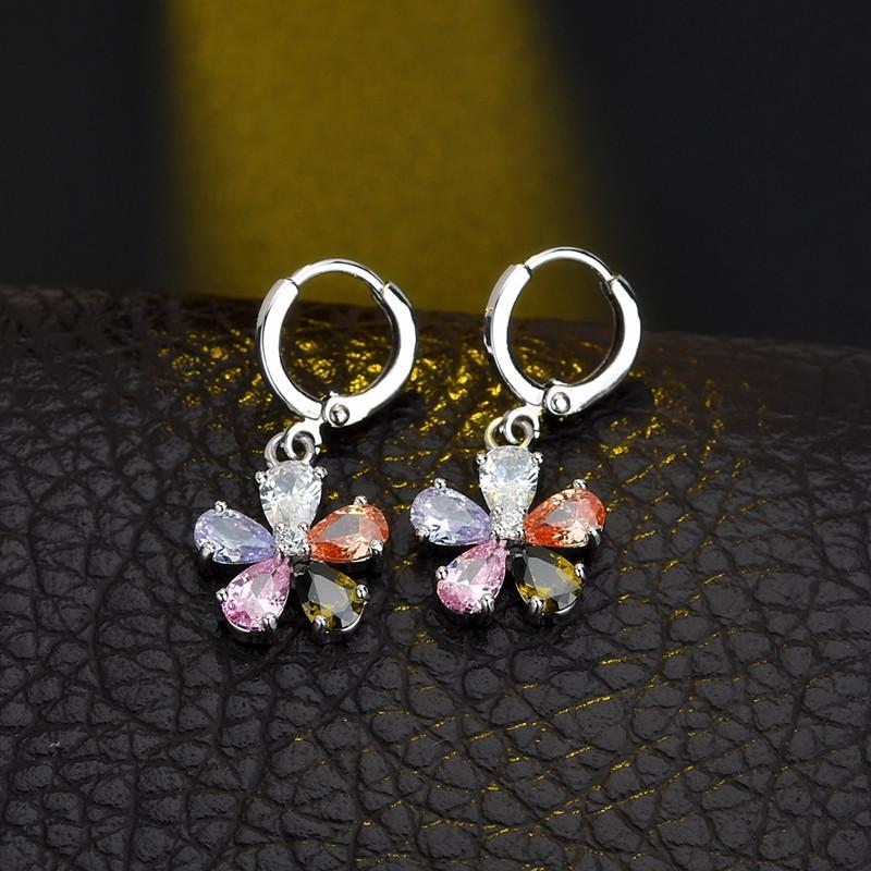 Conjunto de Ear Cuff de Cobre Banhado a Ouro de Alta Qualidade e Brincos de Flor com Zircônia - Estilo Vintage