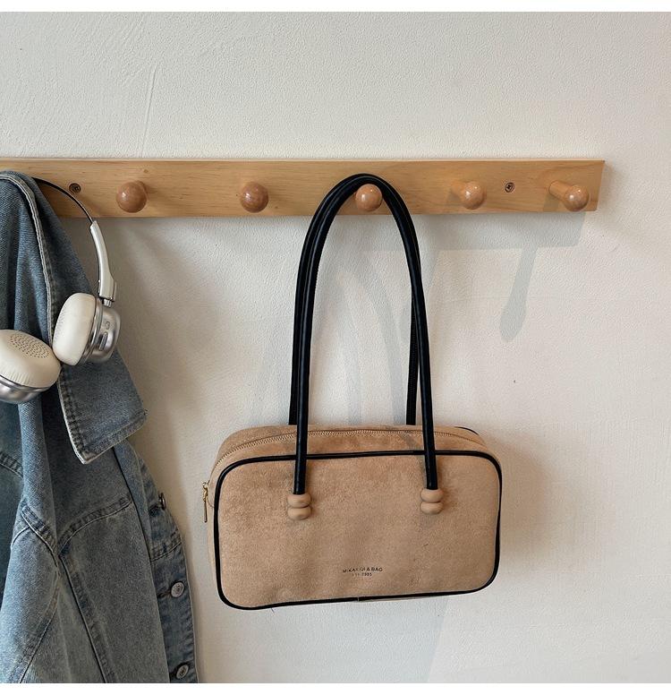 

Niche design medieval underarm bag new shoulder bag women s high-end handbag large-capacity bowling bag