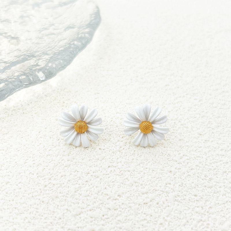 Car Sunglasses Exquisite Bag Small Bee Small Daisy 95 Silver Needle Earrings Necklace Bracelet Set