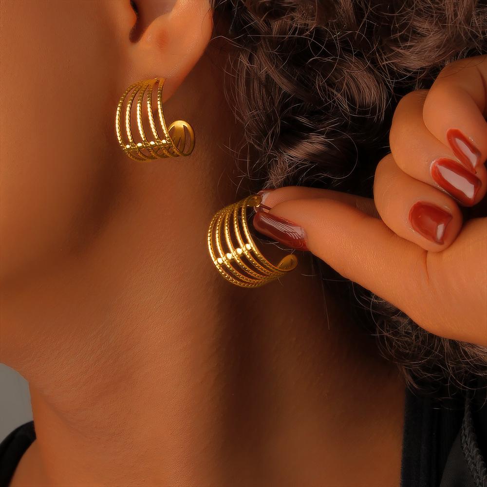 18K Gold Titanium Steel Ram Horn Heart C-Shape Earrings - Fashionable European & American Hollow Ear Studs