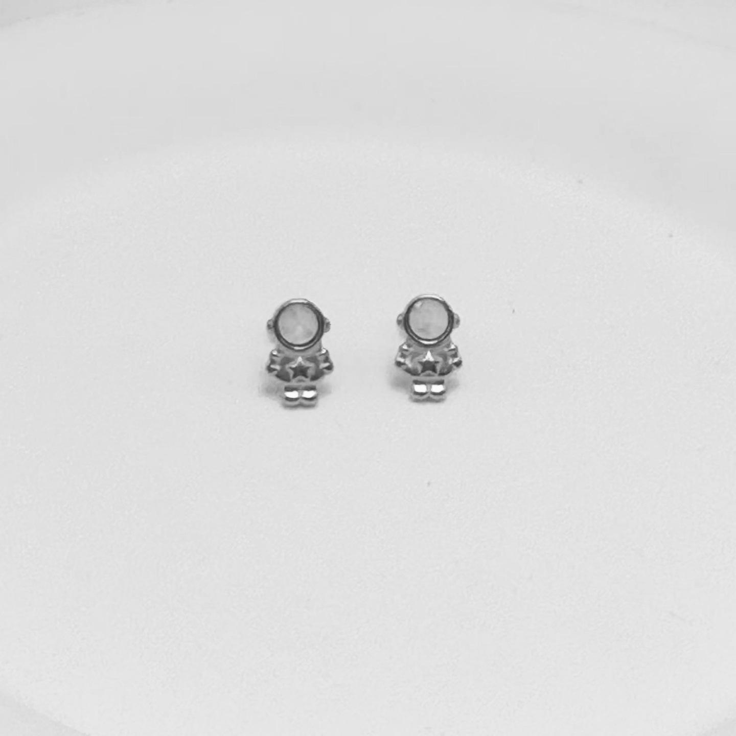 

Корейские милые серьги-гвоздики с мультяшными космонавтами, простые гвоздики для хряща