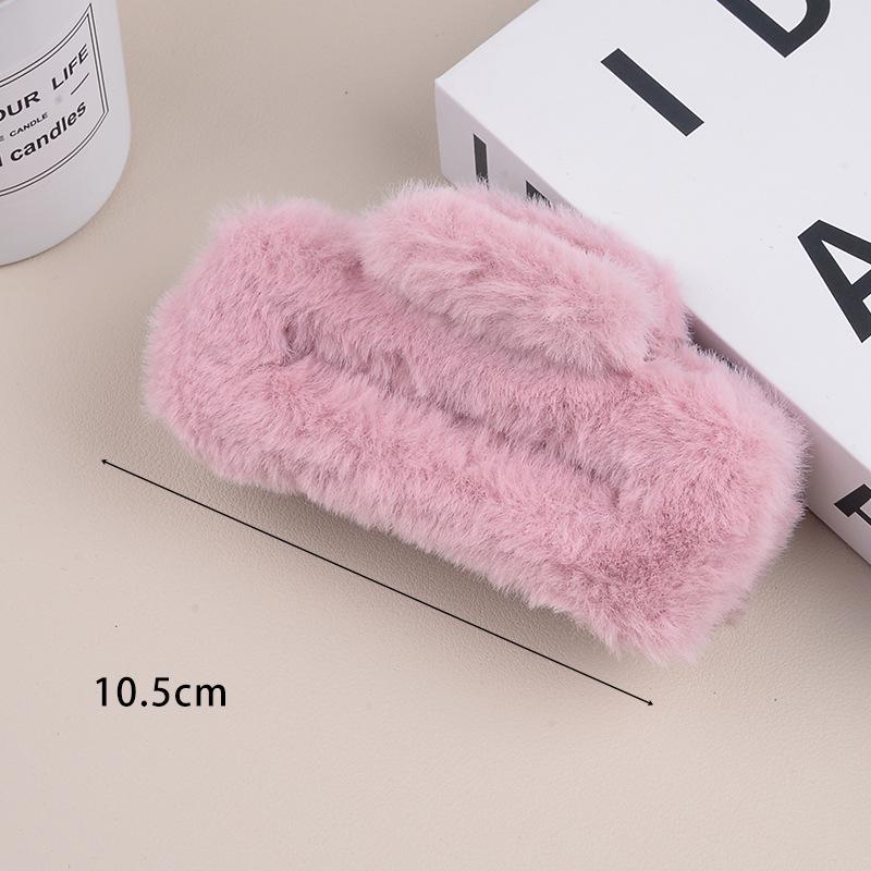 Large Milk Coffee Plush Claw Clip: Fluffy Autumn/Winter Hairpin for Women