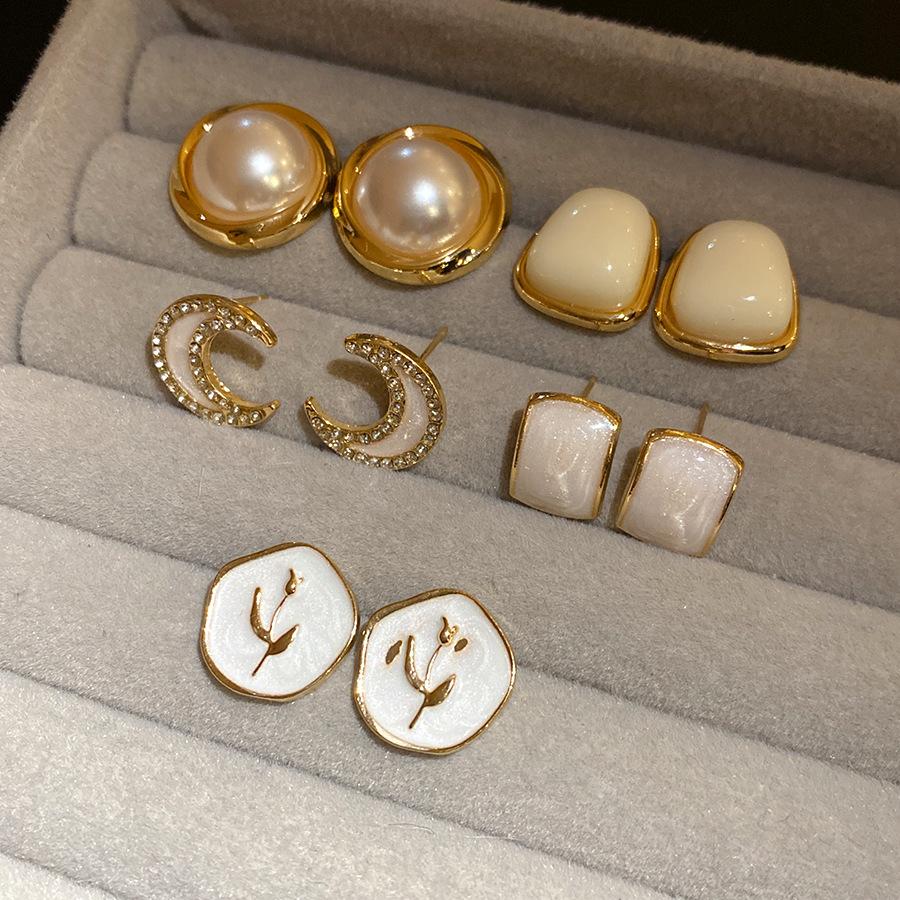 

Silver Needle Diamond Drip Pearl Square Stud Earrings Ten-piece Set French Retro Earrings Light Luxury Premium Earrings