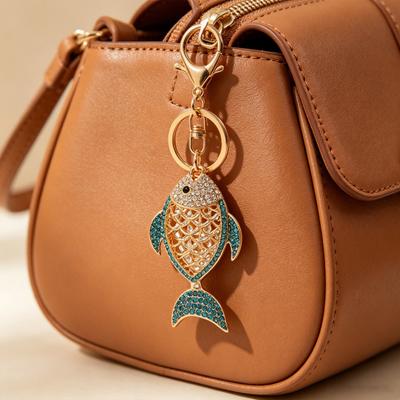 Portachiavi Ciondolo Strass Intarsiato Design Pesce Vuoto Portachiavi con Moschettone Anti-Ossidazione Accessorio per Zaini