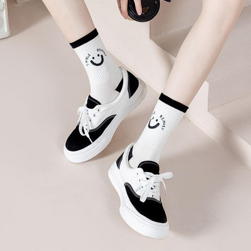 

fsn175_Monotone Simple Smile Women s Socks Cream mix