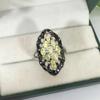 Elegante Anello Retro in Argento Thailandese con Granato Nero e Zirconi