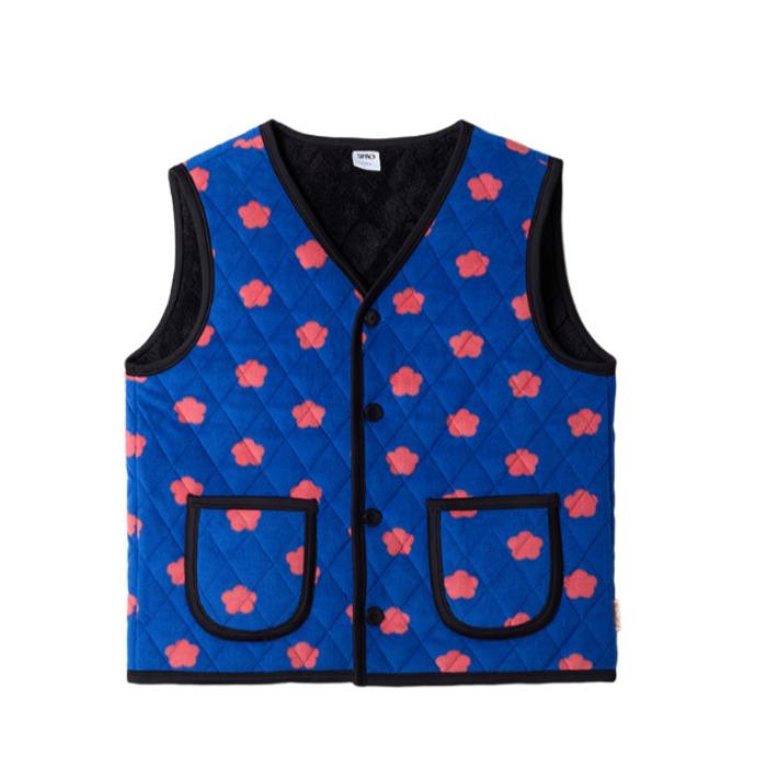 

Spao “[Mangleojin Bear] Grandma’s Kimchi Vest” is a cozy padded vest inspired by the warm, retro style of a Korean grandma BLUE-ONE SIZE