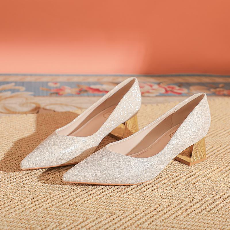 

Champagne large size high heels women s simple temperament thick heel wedding shoes pointed not tired feet single shoes women large size high heels