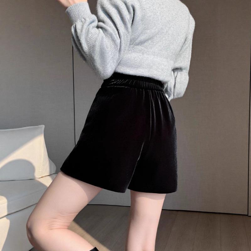 Black gold velvet shorts women's autumn and winter velvet small man wearing high waist and thin loose wide leg a word bottoming boots
