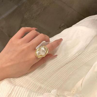 Retro French Pearl Ring: Unique, Exaggerated Design for Women, Open Tail Style