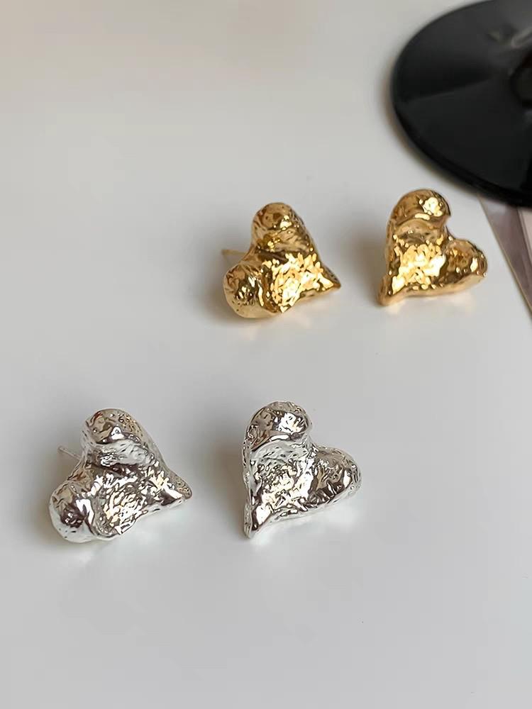 2023 Trendy Metal Lava Texture Heart Earrings – European & American Niche Design