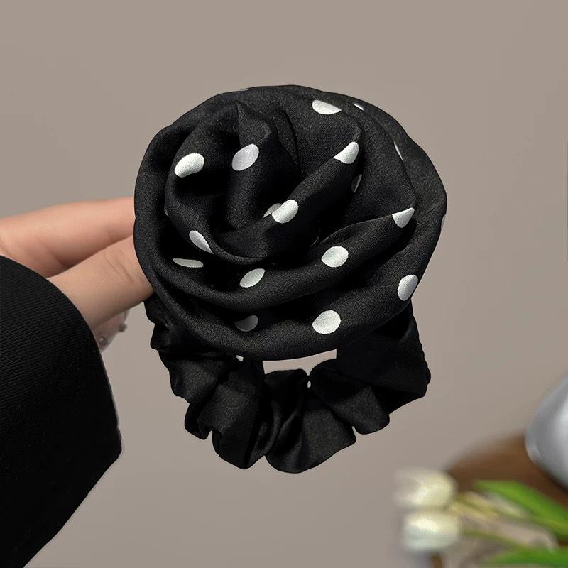 

Текстурированная резинка для волос «Камелия в горошек», французская роза: Элегантная резинка для причесок «полупучок», женский аксессуар для волос премиум-класса.