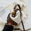 Luxury color-blocked crossbody bag, high-quality feel, stylish Western retro handbag, simple and suitable for commuting, elegant shoulder bag.
