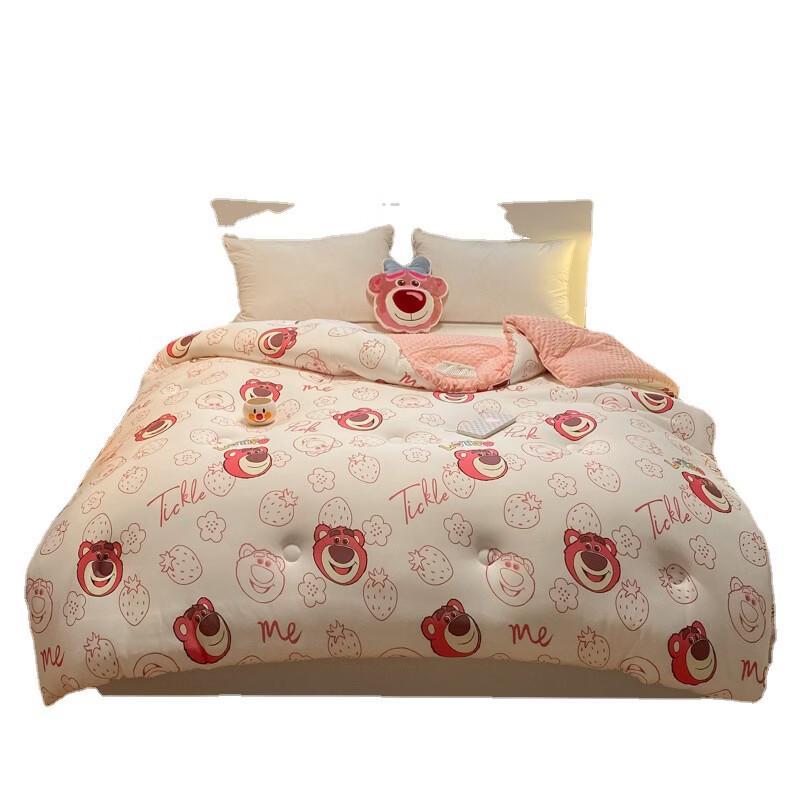 OLOEY Strawberry Bear Cartoon Quilt