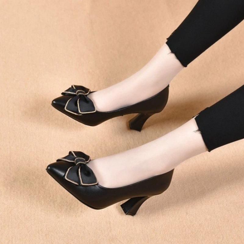 2025 New Versatile Temperament Commuter Black Pointed Gentle Shoes Women's Evening Breeze with Skirt Women's Fashion Shoes