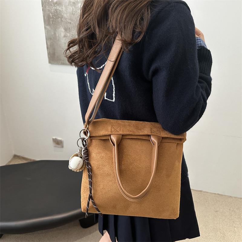 Stylish Vintage Tote Bag For Women With Spacious Design And Trendy Street Style
