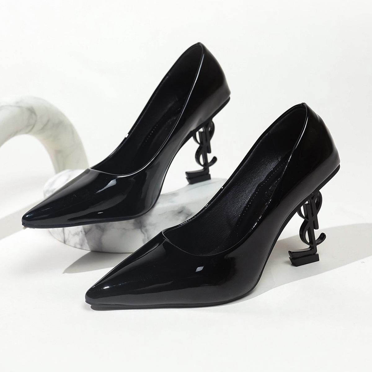 

Зарубежная торговля женские туфли на высоком каблуке, золотые буквы и лакированные остроносые туфли-лодочки 2025 новый темпераментный сексуальный светский 40 чёрный