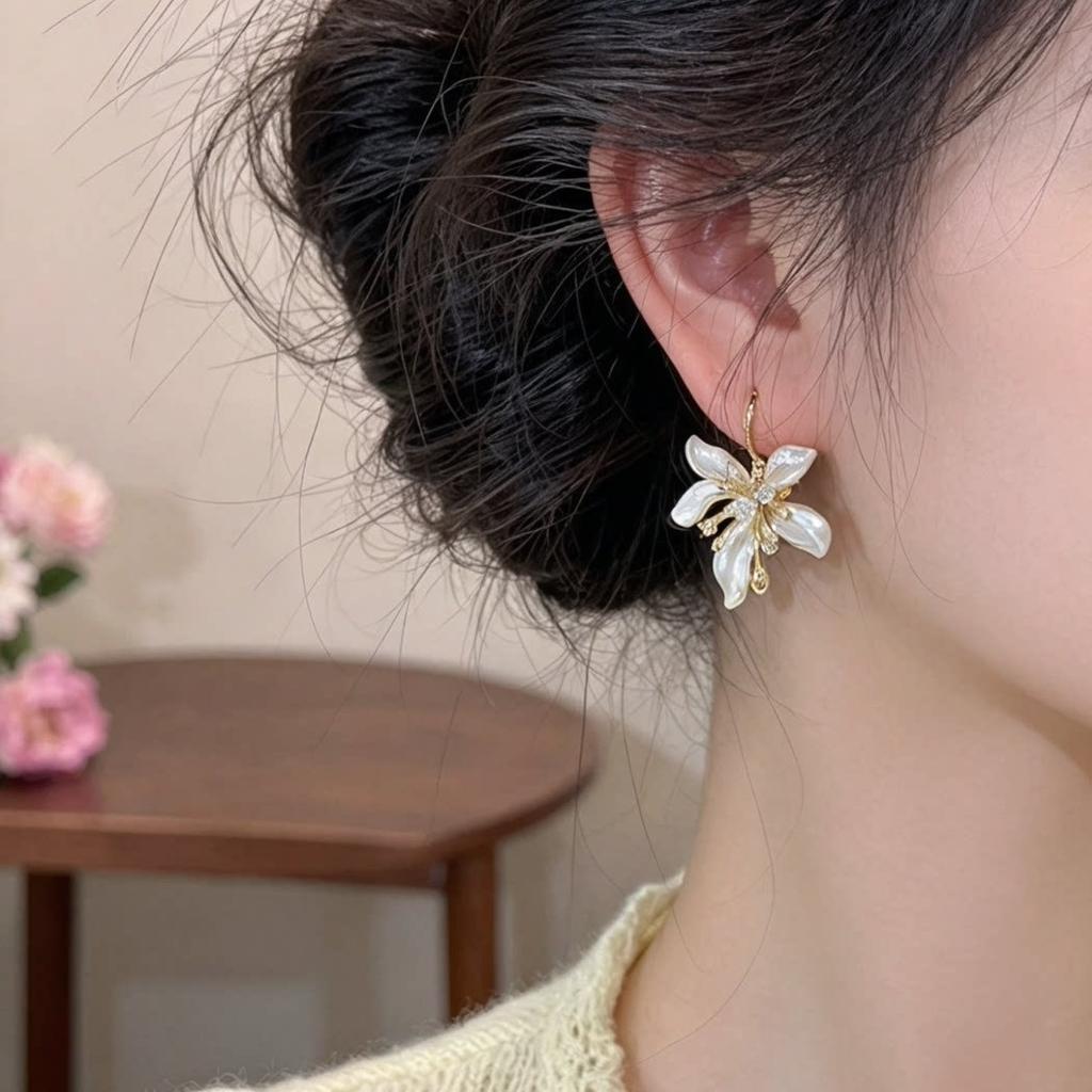 Female Fashion Niche Light Luxury Versatile Flower Earrings